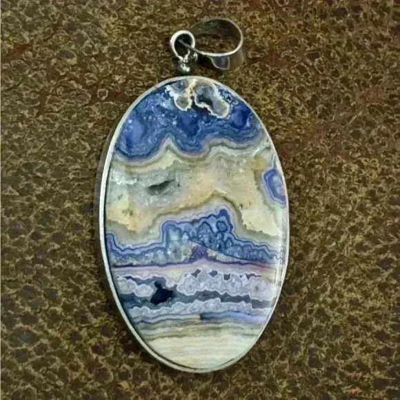 Jewelry - Polished Indonesian agate pendant